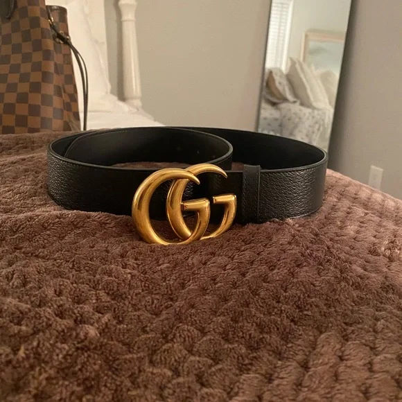 Gucci belt black and gold . Great condition GUCCI GG Logo Belt Black x Gold Hardware Leather Authentic  main image 3
